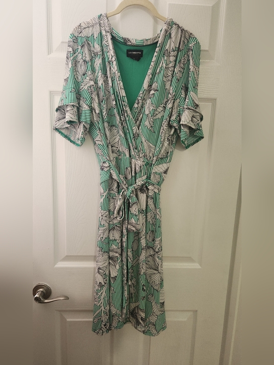 Liz Claiborne Dresses & Skirts - Liz Claiborne Green & White Floral Stripe Wrap Dress